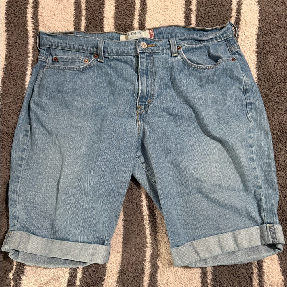EUC WOMENS LEVIS 515 SHORTS